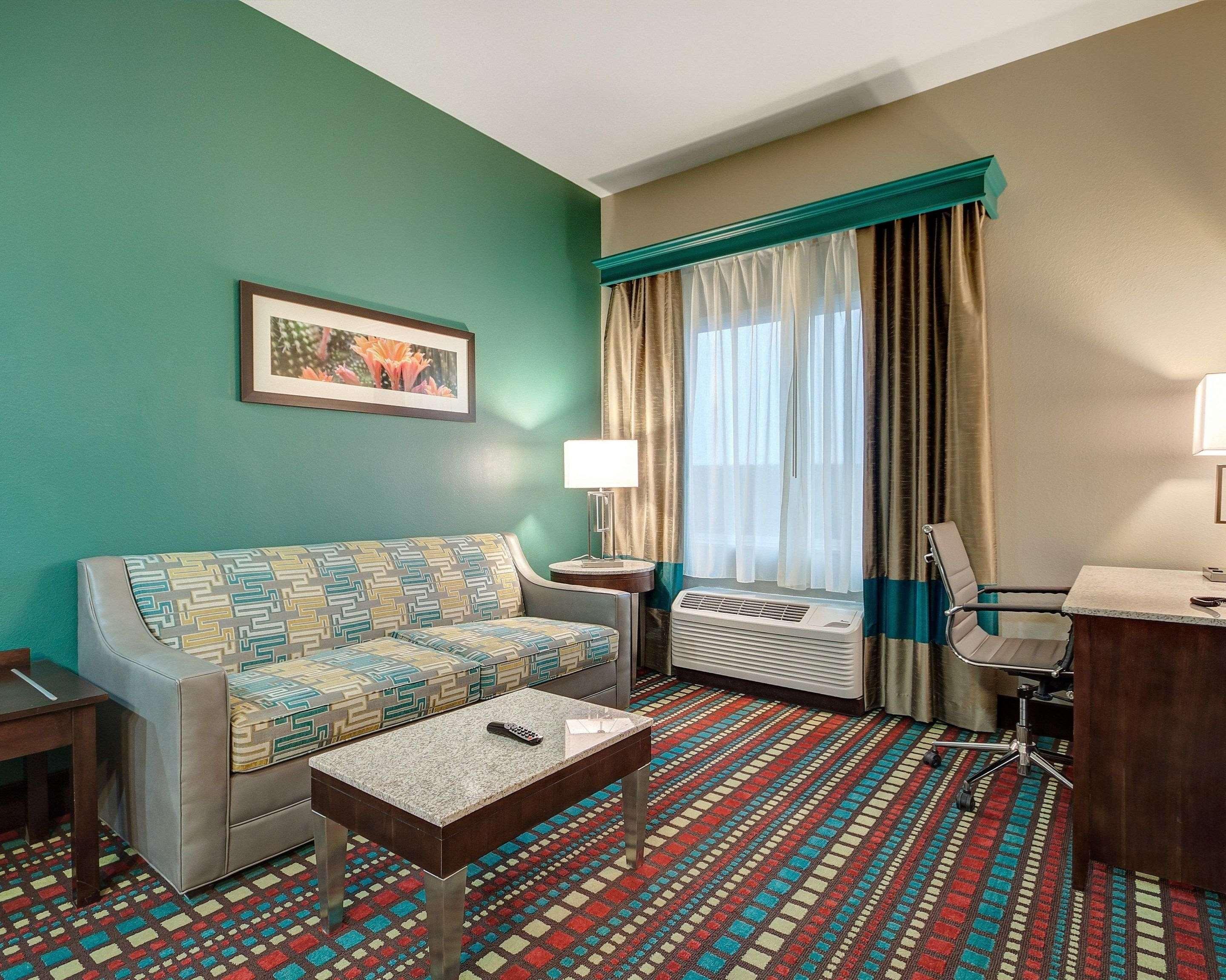 Mainstay Suites Хобс Екстериор снимка